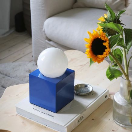 Bob 14, Bleu,  Lampe de Table, Globen Lighting (avec son Ampoule)